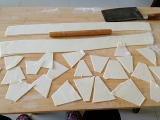 23、家庭版&肉三鲜混沌,把叠在一起的面皮打开（如图）