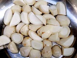 5、芋头骨头汤,切块备用