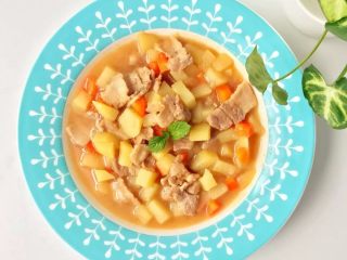 6、宝宝辅食：日式土豆炖肉,赶紧趁热享用吧。