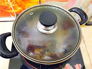 13、冬喝暖饮夏吃冰～养生养颜之气血双补女人汤,盖上锅盖，转小火，煮30分钟！