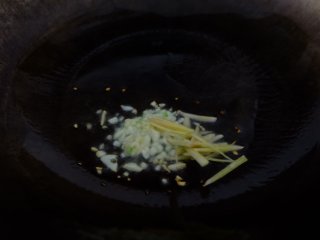 7、香辣炒蚬子,入姜丝