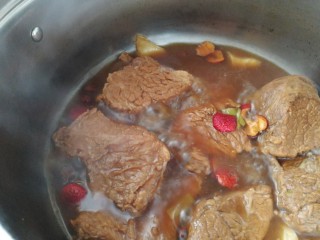 9、家庭版&酱牛肉,开锅后关小火烀1,5--2个小时就可以了（根据牛肉的情况，用筷子扎一扎就可以知道熟了吗）