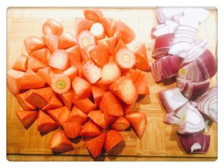 3、懒人红烧排骨(少油版),切成合适的大小,形状,备用