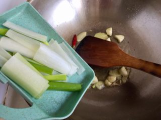 24、了不起的小番茄➕番茄土豆红烩牛肉,再加入葱白