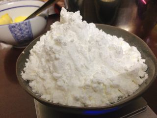 4、杏仁玛格丽特 (香浓酥松得掉渣哟),称好玉米淀粉，