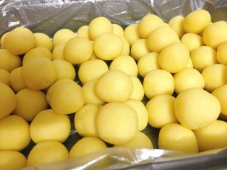 11、杏仁玛格丽特 (香浓酥松得掉渣哟),然后挫小球，一个约8g重。