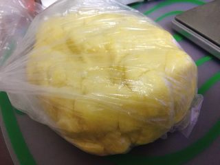 10、杏仁玛格丽特 (香浓酥松得掉渣哟),然后装入保鲜袋，冰箱冷藏半小时。