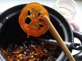 5、川贝柠檬膏,完全放凉后再装在提前备好的玻璃罐里，可以保存2个月，冷藏可以保存半年！