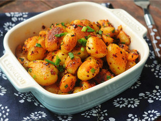 13、香煎小土豆,趁热吃，外焦里嫩太美味啦！