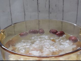 10、桃胶银耳汤,大火烧开