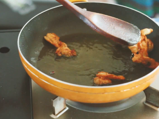 4、咖喱鸡taco杯,炸鸡皮