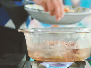 5、咖喱鸡taco杯,煮鸡骨架吊汤