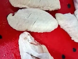 1、家庭版&可乐鸡翅,鸡翅洗净两面改刀