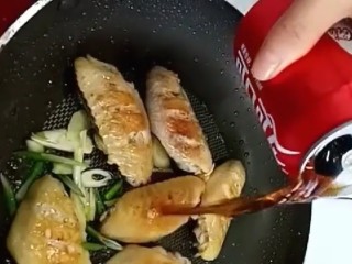6、家庭版&可乐鸡翅,加入半罐的可乐