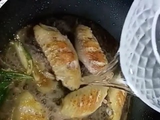 7、家庭版&可乐鸡翅,再加适量清水