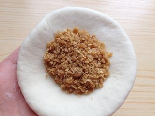 11、糖三角,放入红糖馅料