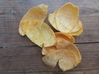 3、糖渍橙皮丁,6个橙子的橙皮全部处理好