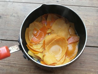 5、糖渍橙皮丁,煮好的橙皮