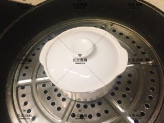 6、银鱼鸡蛋羹,冷水下锅水开蒸7-8分钟即可。