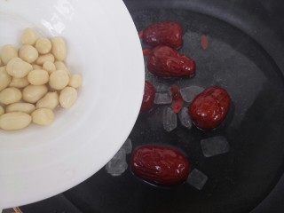 11、红糖花生大枣汤,再放花生