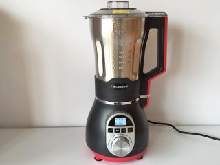 4、太极养生羹 ,加热破壁机选择米糊功能，边加热边打成糊状，直至煮熟。