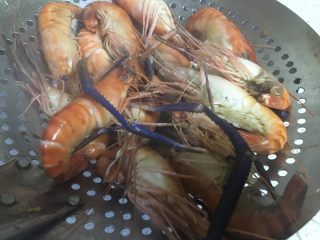 2、盐焗大虾 湘菜,虾变红后，基本就可以出锅了