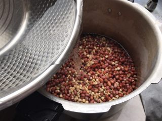 3、薏米红豆沙～中秋必备的健康馅料,加入清水
