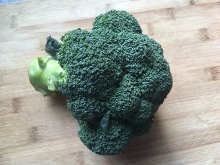 1、蔬菜鸡蛋杯,西兰花一个