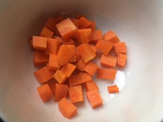 5、蔬菜鸡蛋杯,切丁