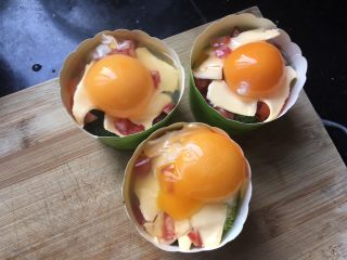 12、蔬菜鸡蛋杯,各达一个鸡蛋