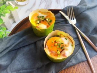 14、蔬菜鸡蛋杯,出炉撒点葱花淋一点酱油就可以吃啦