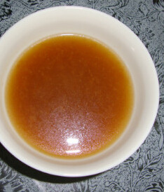 1、红酒炖牛肉,各种材料改刀，浓汤宝加热水化开