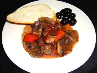 7、红酒炖牛肉,第二天再加热一遍，配切片法棍食用