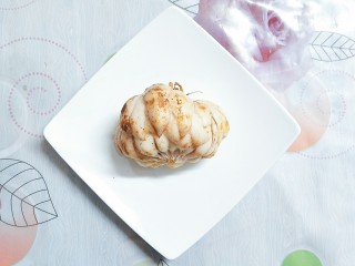 3、小米南瓜百合银耳粥,我买的新鲜的百合，这种煮出来很粉，也不苦，没有任何的异味，口感比干的百合好！有条件买的到新鲜的最好买这种！