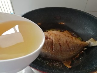 14、家庭版&红烧鲳鱼,加两碗水