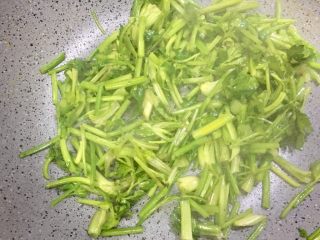 8、五分钟系列 芹菜炒牛肉,倒入芹菜