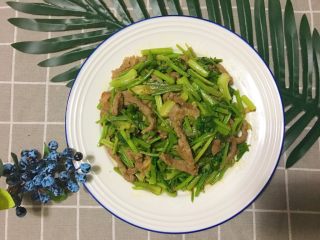 10、五分钟系列 芹菜炒牛肉,美味的菜就完成啦