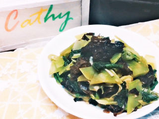 12、【cathy边吃边营养】青笋炒木耳,大家都可以试起来哦~