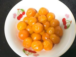 5、冰糖金桔,蒸好后就吃了两个