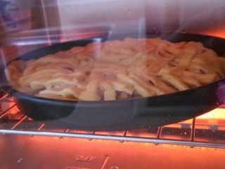 4、家庭美味培根披萨,烤箱烤十五分钟左右