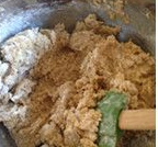 3、圣诞姜饼——一种古老的圣诞节食品,筛入做法1.，用手混合揉匀，成为面团；