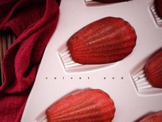 13、红丝绒玛德琳蛋糕,成品图
