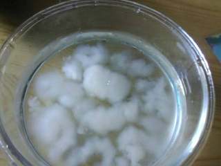 1、木瓜炖雪蛤,雪蛤泡开去筋