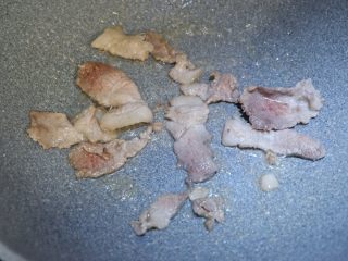 8、家庭版五花肉闷茄子(无水版),煸炒出油