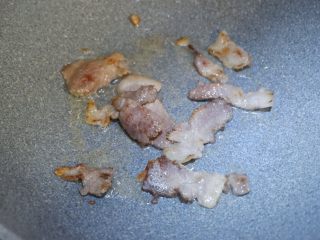 9、家庭版五花肉闷茄子(无水版),一直炒至微焦