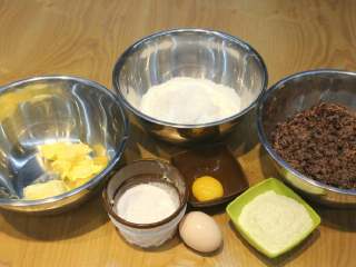 1、紫薯一口酥,1.准备好全部材料