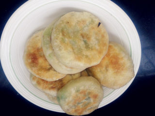 11、萝卜丝馅儿饼,用温水和面，做出来的馅儿饼即使凉了也不会硬。