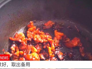 18、无油快手又好吃的 卤肉饭,煮到几乎没什么汁(我煮了几分钟 时间不长)，取出备用