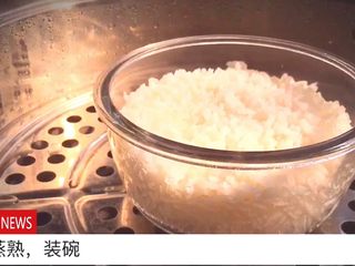 26、无油快手又好吃的 卤肉饭,此时米饭差不多也蒸好了~装入碗中