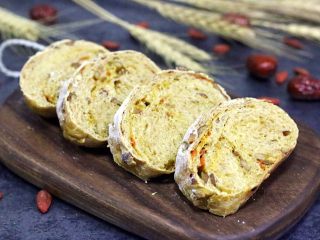 18、红枣枸杞软欧包,咬一口满满的红糖红枣核桃的味道，营养又美味！